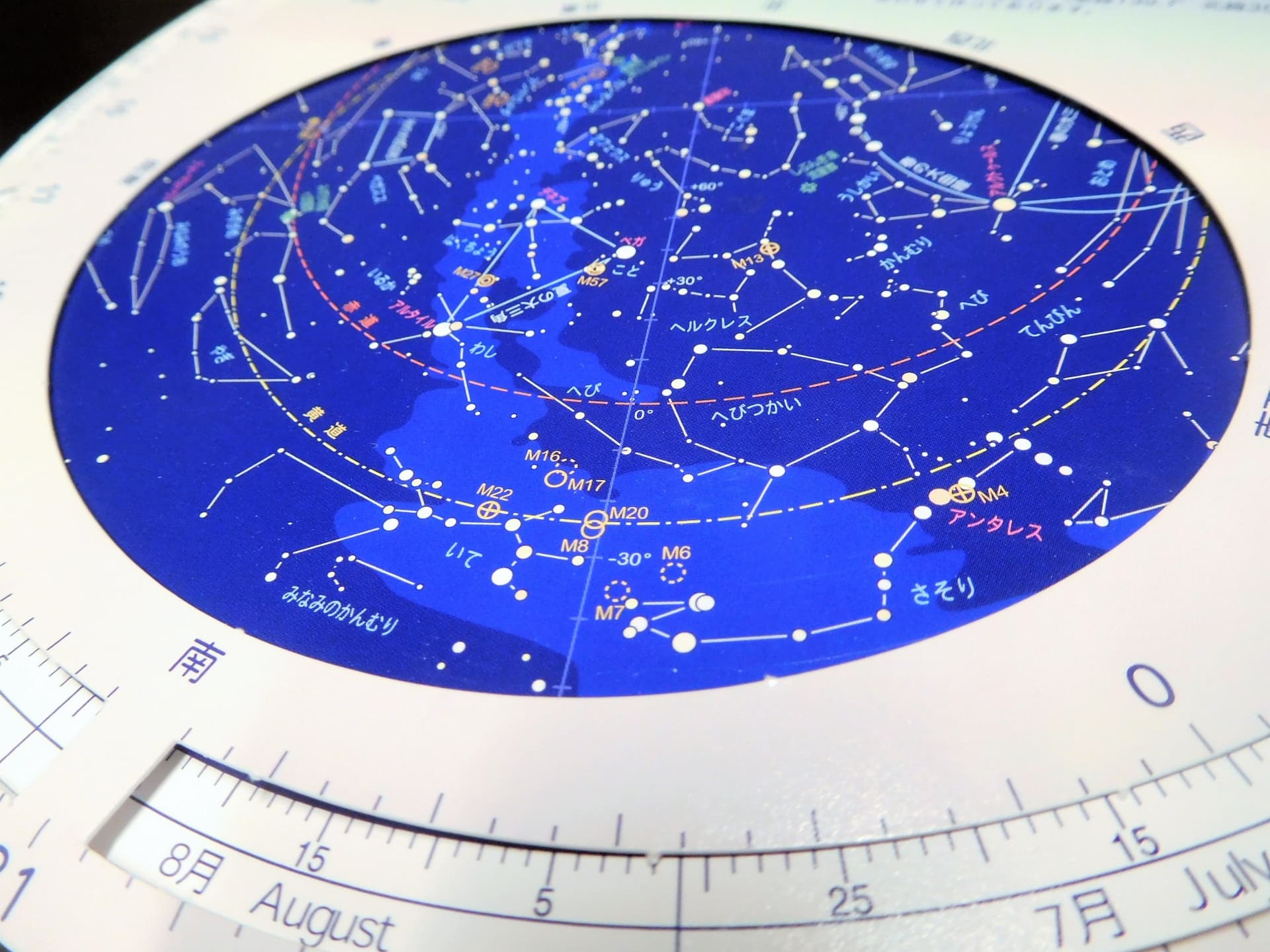 星座早見盤の工作風景
